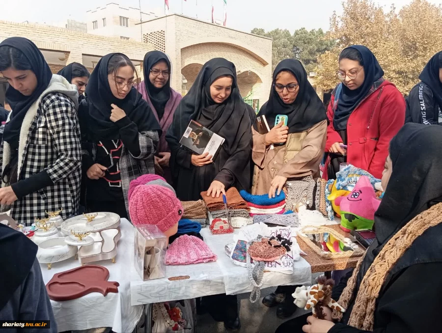 بازدید معاون محترم پژوهش  از بازارچه کارآفرینی  دانشکده  3