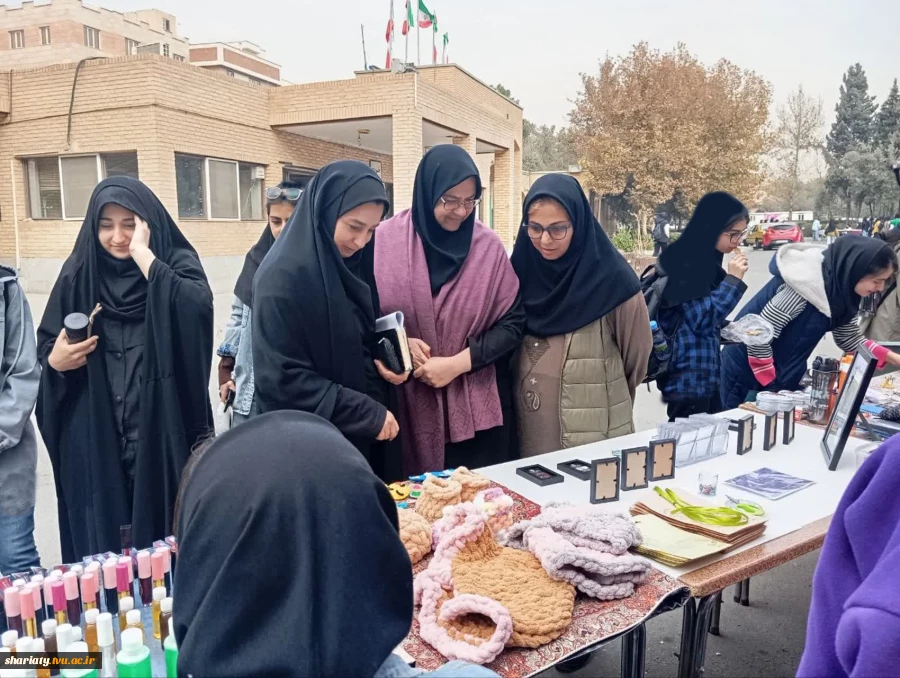 بازدید معاون محترم پژوهش  از بازارچه کارآفرینی  دانشکده  4