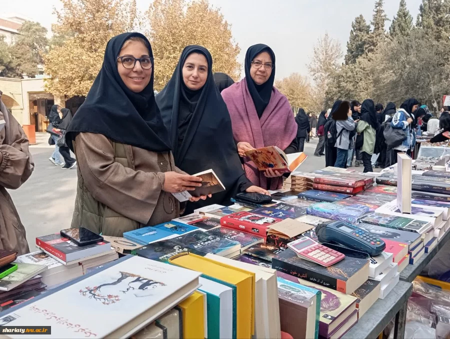 بازدید معاون محترم پژوهش از نمایشگاه کتاب دانشکده  2