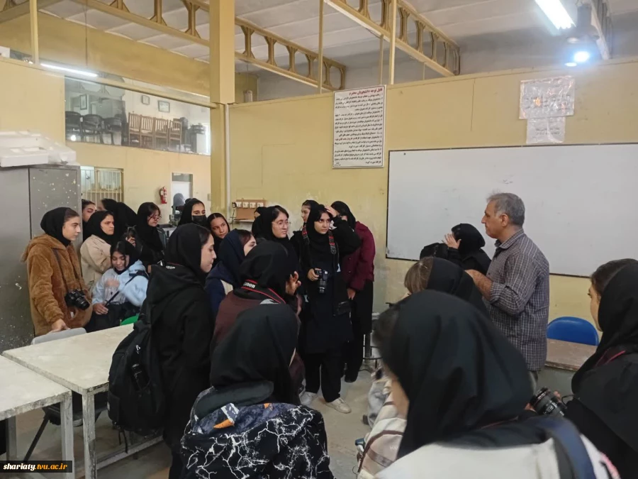 دانش آموزان یکی از هنرستان های منطقه چهارده تهران، میهمان دانشکده در طرح " درهای باز" بودند 4