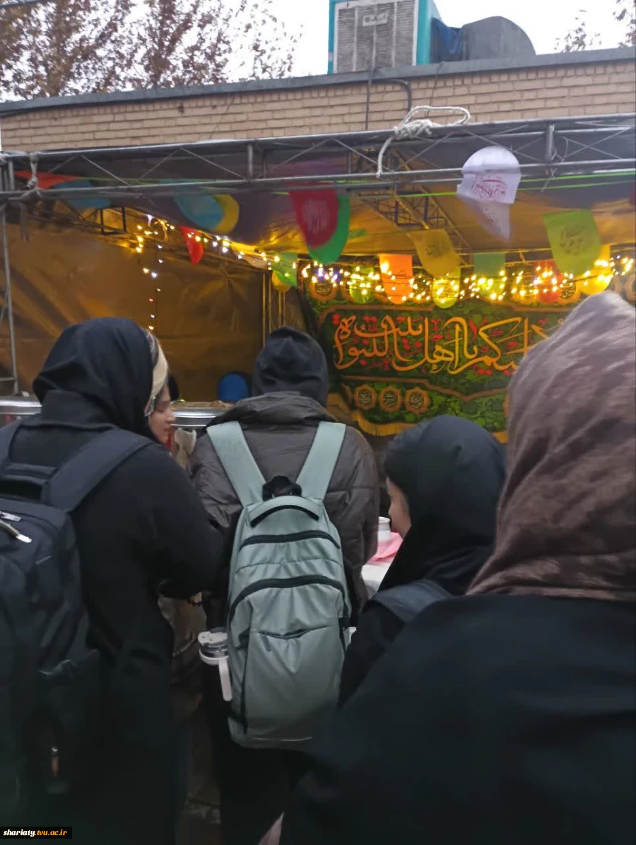 برپایی موکب به مناسبت سالروز ولادت باسعادت حضرت صدیقه طاهره، فاطمه زهرا (سلام‌الله‌علیها) مقابل در دانشکده  10