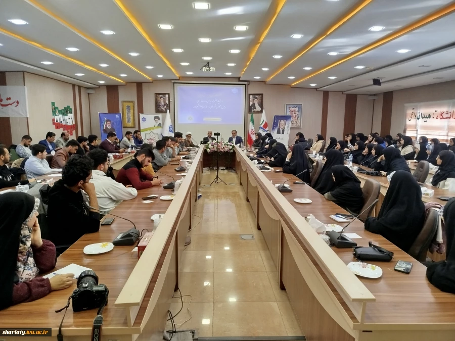 گفت‌وگوی صریح دانشجویان دانشگاه ملی‌مهارت با دستیار سیاسی و سانه‌ای رییس مجلس در دانشکده دکتر شریعتی

. 3