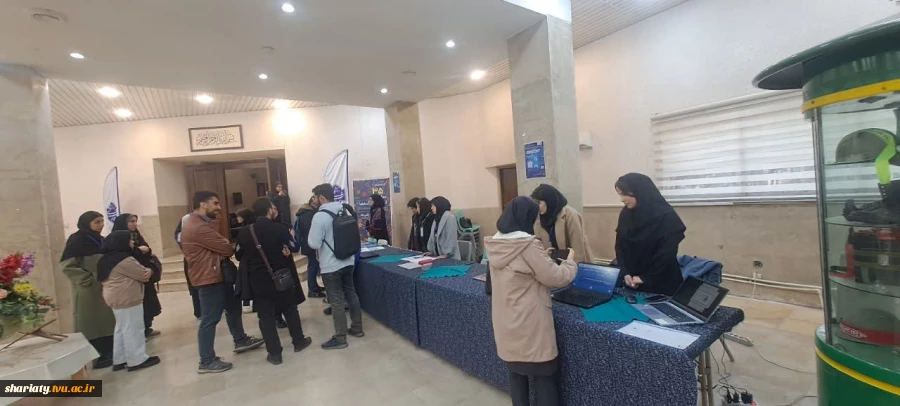 بازدید دستیار سیاسی رسانه ای دکتر قالیباف رئیس مجلس شورای اسلامی از  نمایشگاه سمینار کافه علم 3