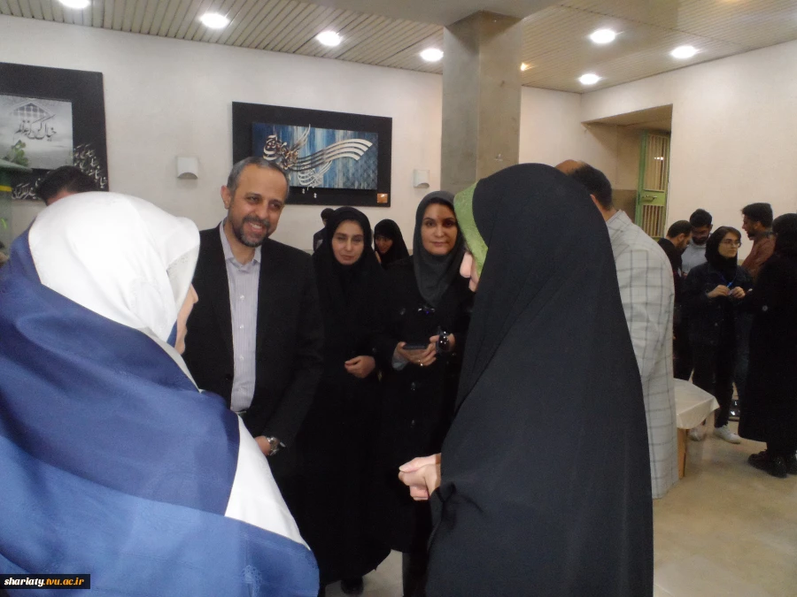 بازدید دستیار سیاسی رسانه‌ای دکتر قالیباف رئیس مجلس شورای اسلامی از  نمایشگاه سمینار کافه علم 10