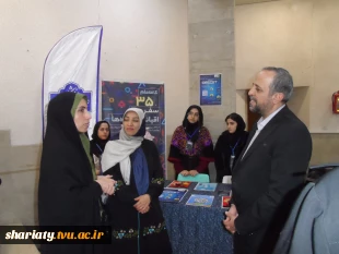 بازدید دستیار سیاسی رسانه‌ای دکتر قالیباف رئیس مجلس شورای اسلامی از  نمایشگاه سمینار کافه علم 11