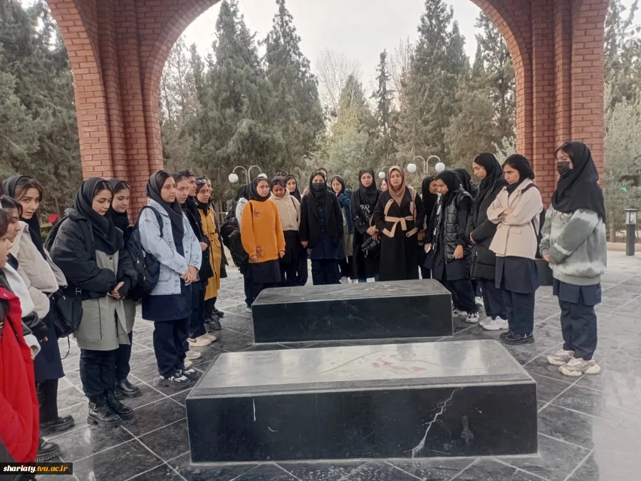 بازدید دانش آموزان هنرستان فنی حرفه ای از دانشکده در هفته پژوهش 5