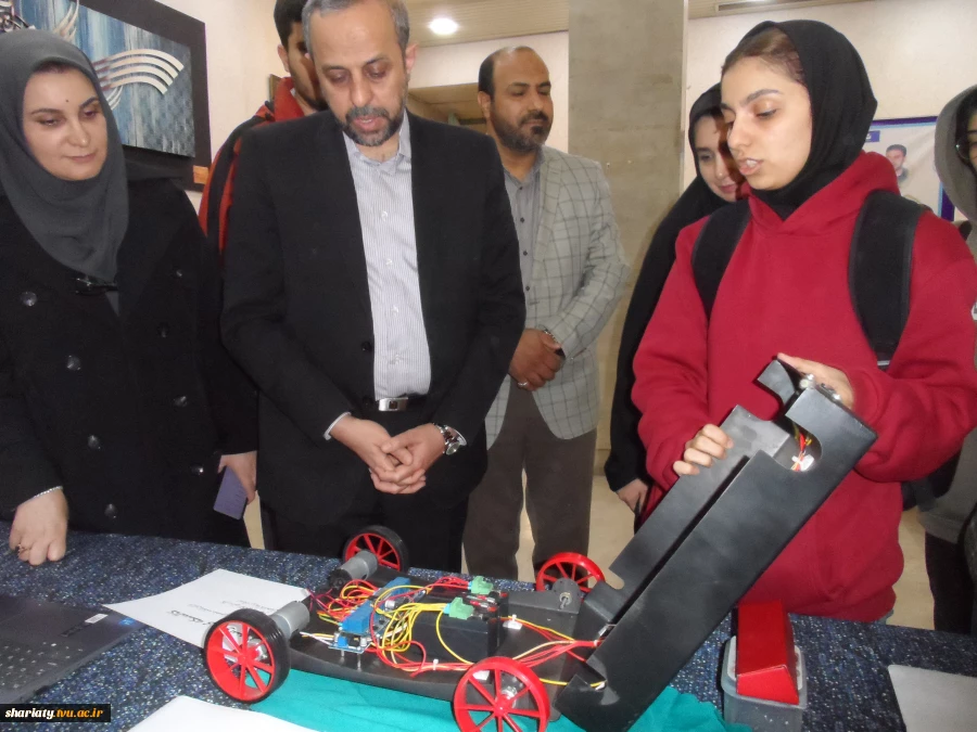 برگزاری نمایشگاه دستاورد های دانشجویی و بازدید دستیار سیاسی رئیس مجلس 7