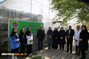 بازدید رئیس دانشگاه ملی مهارت از گلخانه دانشکده شریعتی و گفتگو با اساتید و دانشجویان 7