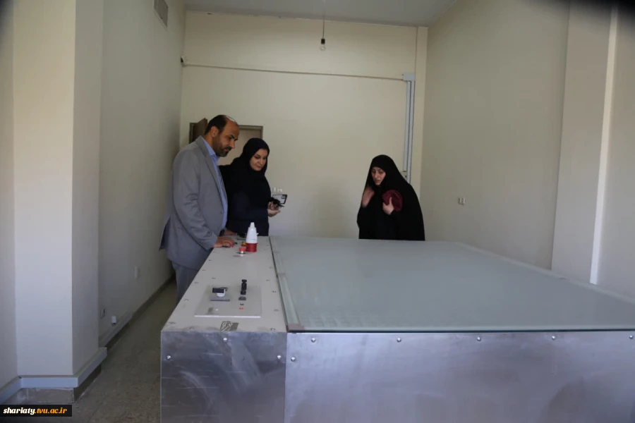 بازدید رئیس دانشکده به‌همراه معاون پژوهش و فناوری و معاون اداری، مالی و مدیریت منابع از روند فعال‌سازی عملیاتی آزمایشگاه نوین انرژی‌های تجدیدپذیر خورشیدی در دانشکده 9