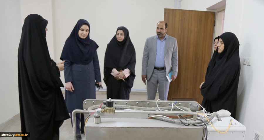 بازدید رئیس دانشکده به‌همراه معاون پژوهش و فناوری و معاون اداری، مالی و مدیریت منابع از روند فعال‌سازی عملیاتی آزمایشگاه نوین انرژی‌های تجدیدپذیر خورشیدی در دانشکده 9
